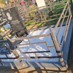 Благоустройство с лавочкой и мраморной крошкой — фото 2