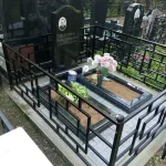 Памятник из чёрного гранита с мраморной крошкой — фото 4