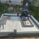 Благоустройство с лавочкой и мраморной крошкой — фото 1