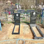 Памятник из коричневого гранита с благоустройством — фото 5