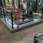 Памятник из коричневого гранита с двумя медальонами — фото 13