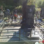 Памятник с цветником и благоустройством — фото 5