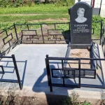 Мемориальный комплекс с плиткой и оградой — фото 7