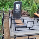 Памятник с цветочной композицией — фото 3