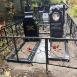 Памятник из серого гранита с цоколем — фото 4