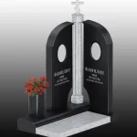 Памятник из коричневого гранита с двумя медальонами — фото 12