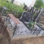 Памятник с цветником и благоустройством — фото 3