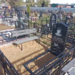 Памятник с гравировкой и белой крошкой — фото 2