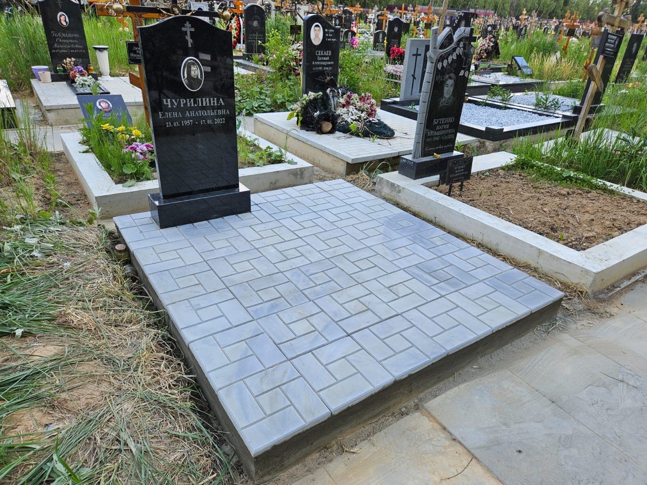 Памятник с благоустройством — работа от unknown