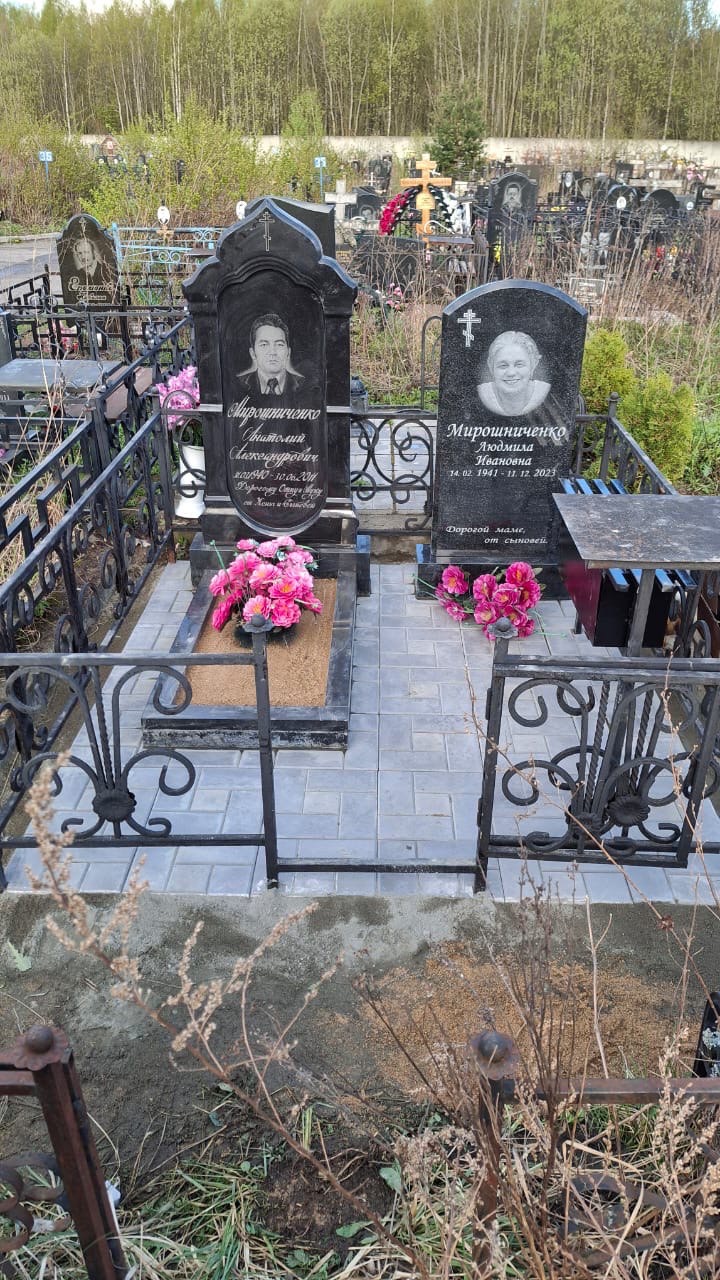 Установка двух памятников с облицовкой плиткой