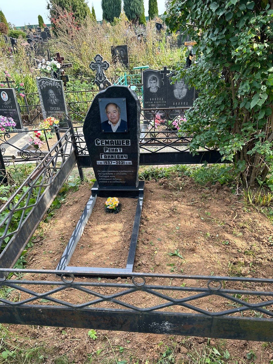 Памятник с благоустройством — работа от unknown