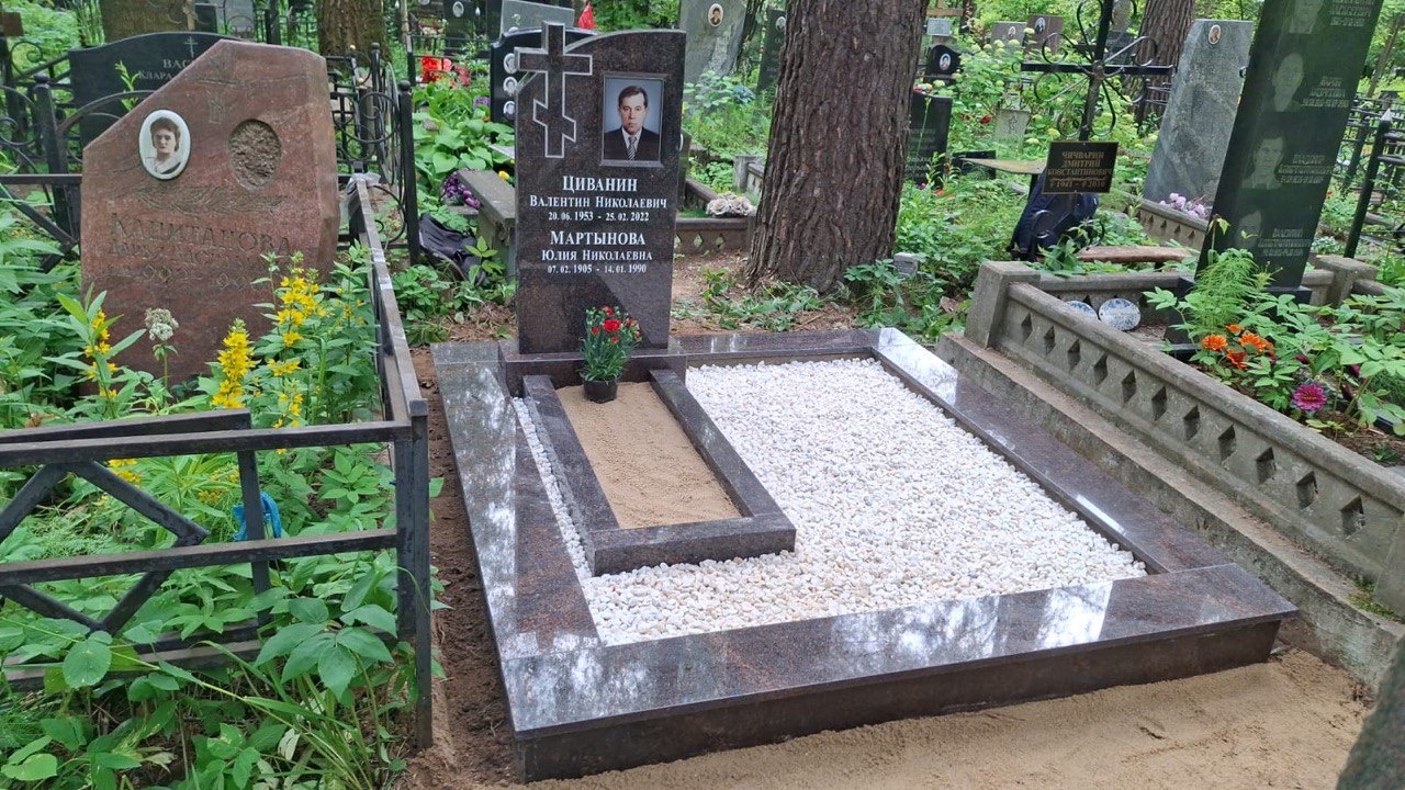 Памятник с благоустройством — работа от unknown