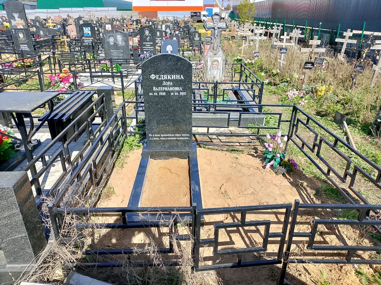 Памятник с благоустройством — работа от unknown