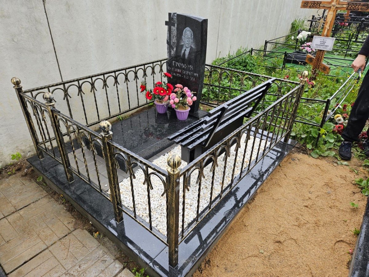 Мемориальный комплекс — работа от unknown