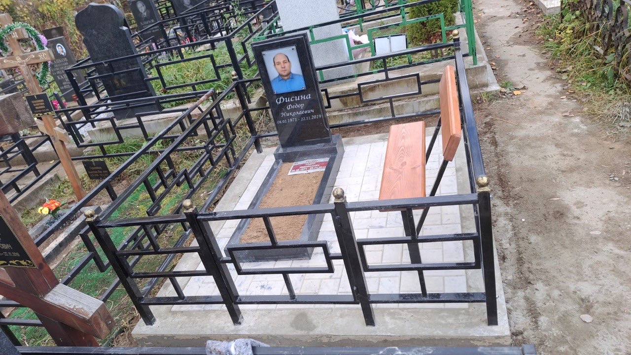 Памятник с благоустройством — работа от unknown