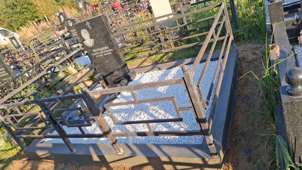 Памятник с благоустройством — работа от unknown