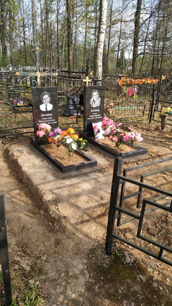 Мемориальный комплекс из серого гранита