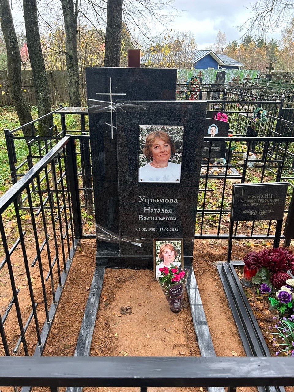 Памятник с благоустройством — работа от unknown