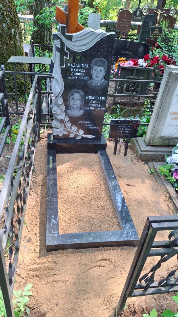 Памятник с благоустройством — работа от unknown