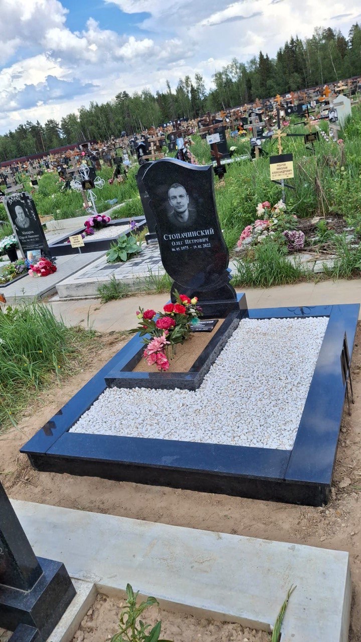 Памятник с благоустройством — работа от unknown